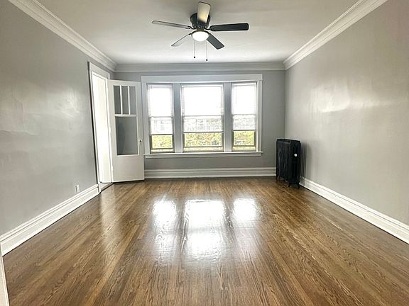 2nd image of 1214 W Rosemont Ave #3E