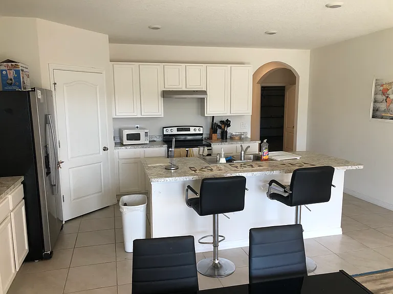 172 Emanuelle Dr — Photo 2