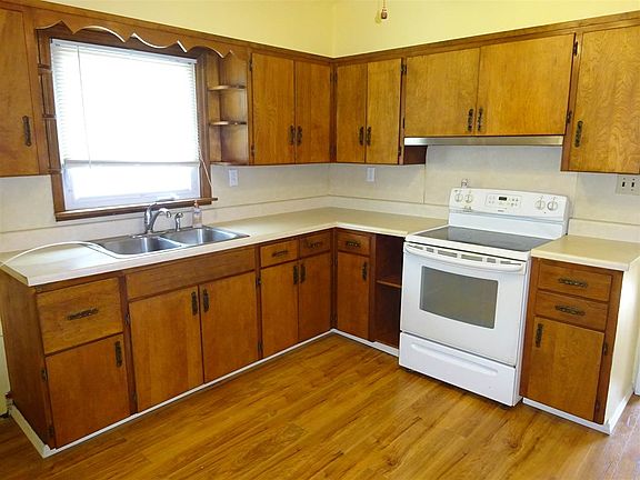 3rd image of 419 W 11th St