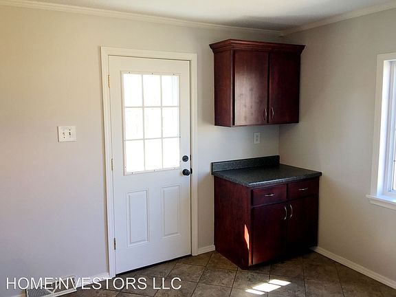 4th image of 4080 Park Ln