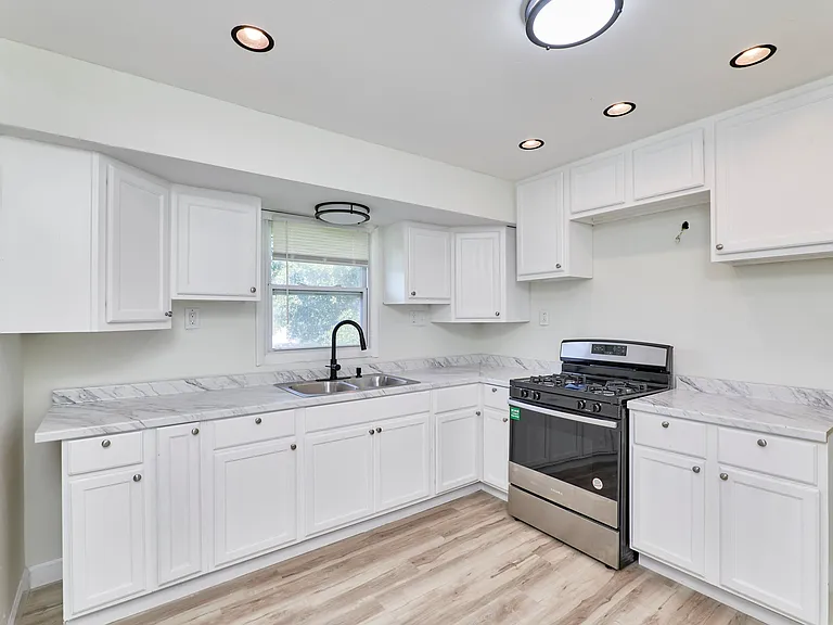 6009 Bermuda Dr — Photo 6