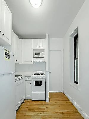 3rd image of 213 E 84th St APT 2B