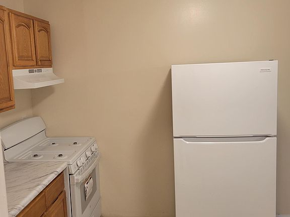 4th image of 2763 Reservoir Ave #2R