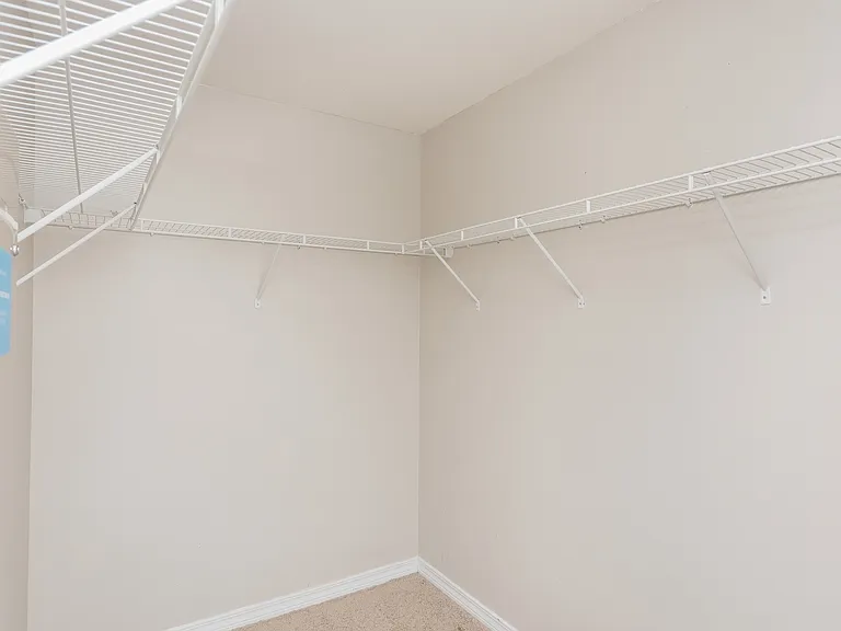8770 Kennedy Dr — Photo 17