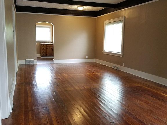 2nd image of 814 W 6th St