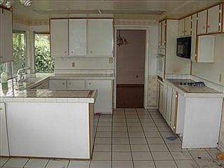 2nd image of 1688 Waverly Ct