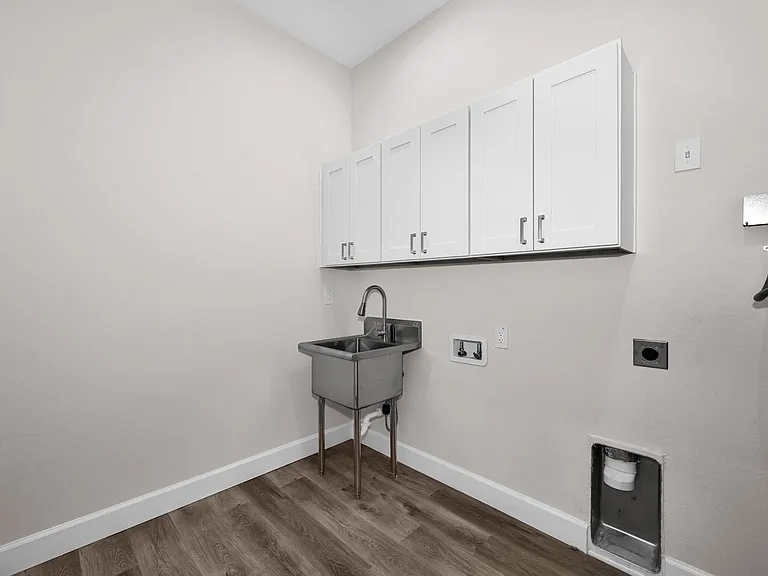 32-web-or-mls-Laundry Room 1_07042026