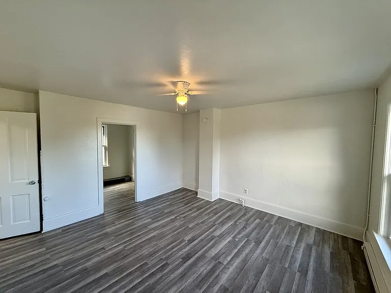 1304 Maryland Ave — Photo 3