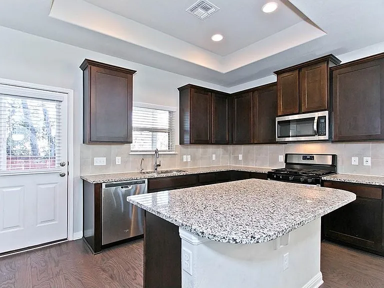 9802 Tanglemede St — Photo 8