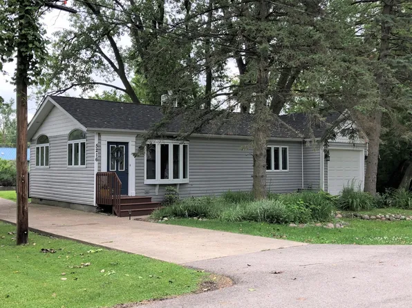 5216 N Pleasant View Dr, McHenry, IL 60050