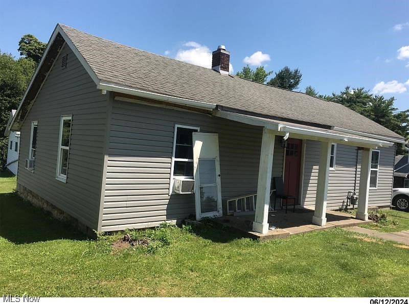 2nd image of 2319 East Pike