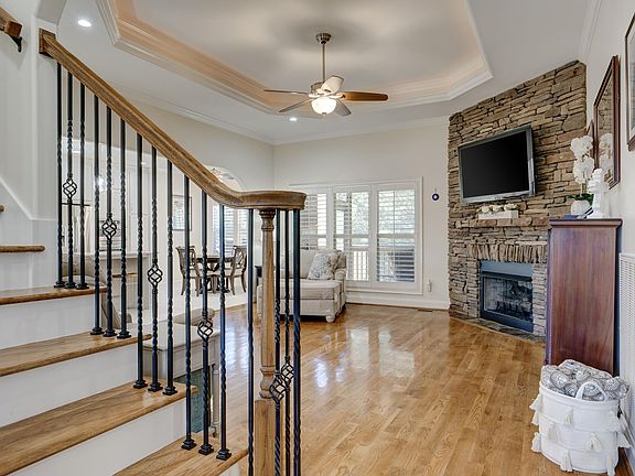 3rd image of 5916 Deer Crest Ln