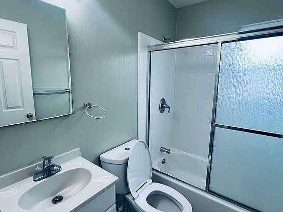 5th image of 6638 Macarthur Blvd #46-14