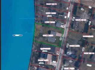 207 N Pike St, Cecil, WI 54111