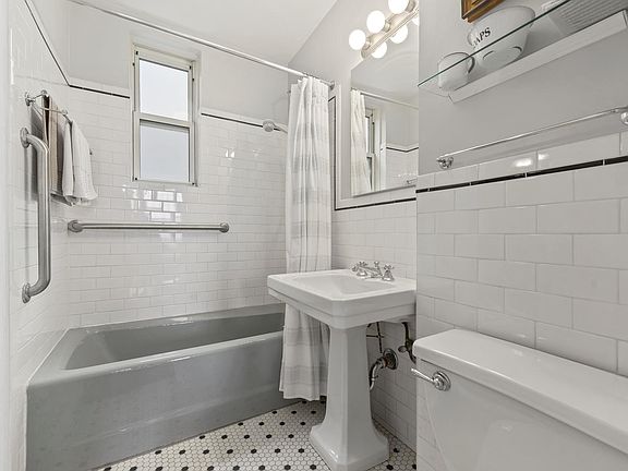 5th image of 677 W End Ave APT 13D