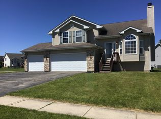 300 Greenbriar Blvd, Poplar Grove, IL 61065