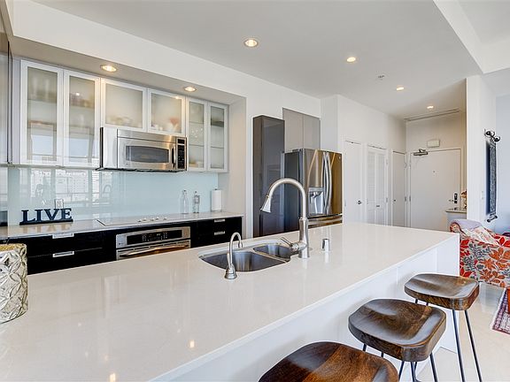 5th image of 575 6th Ave Unit 1402