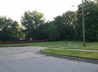 919 S 21st St, Leavenworth, KS 66048
