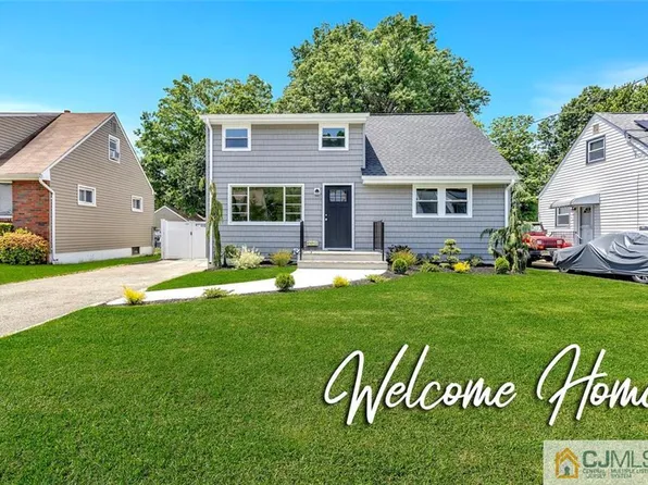 27 Louis St, Hopelawn, NJ 08861