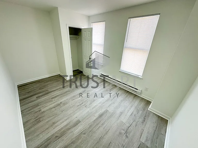 2153 W Grange Ave — Photo 8