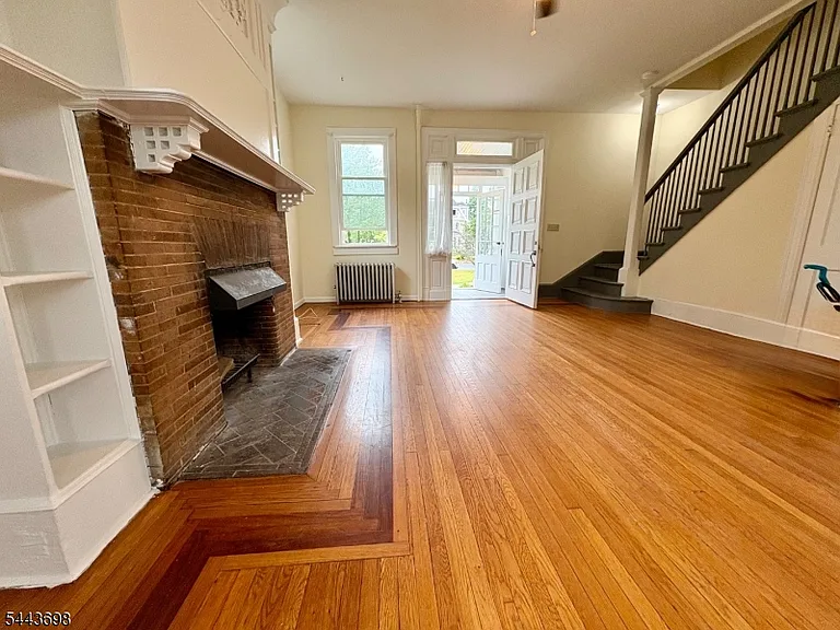 9 Franklin Pl — Photo 4