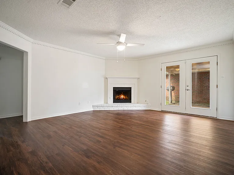 5609 Bentley Ct — Photo 4