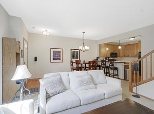 7765 Madelyn Creek Dr, Victoria, MN 55386