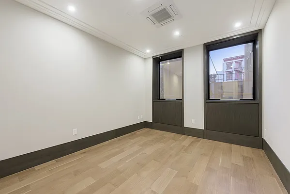 Sold by Nest Seekers International | media 27