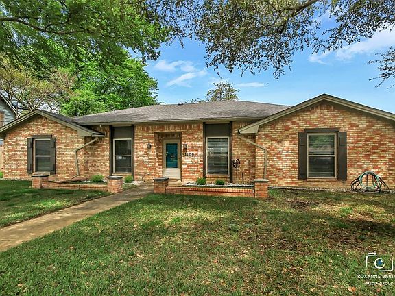 3rd image of 3109 Winchester Dr