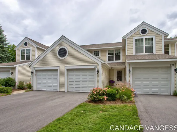 699 Sun Chase Dr, Holland, MI 49424