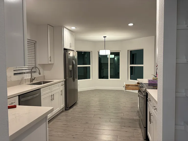 3902 E Windrose Dr — Photo 5