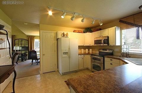 4th image of 806 Cameron Dr
