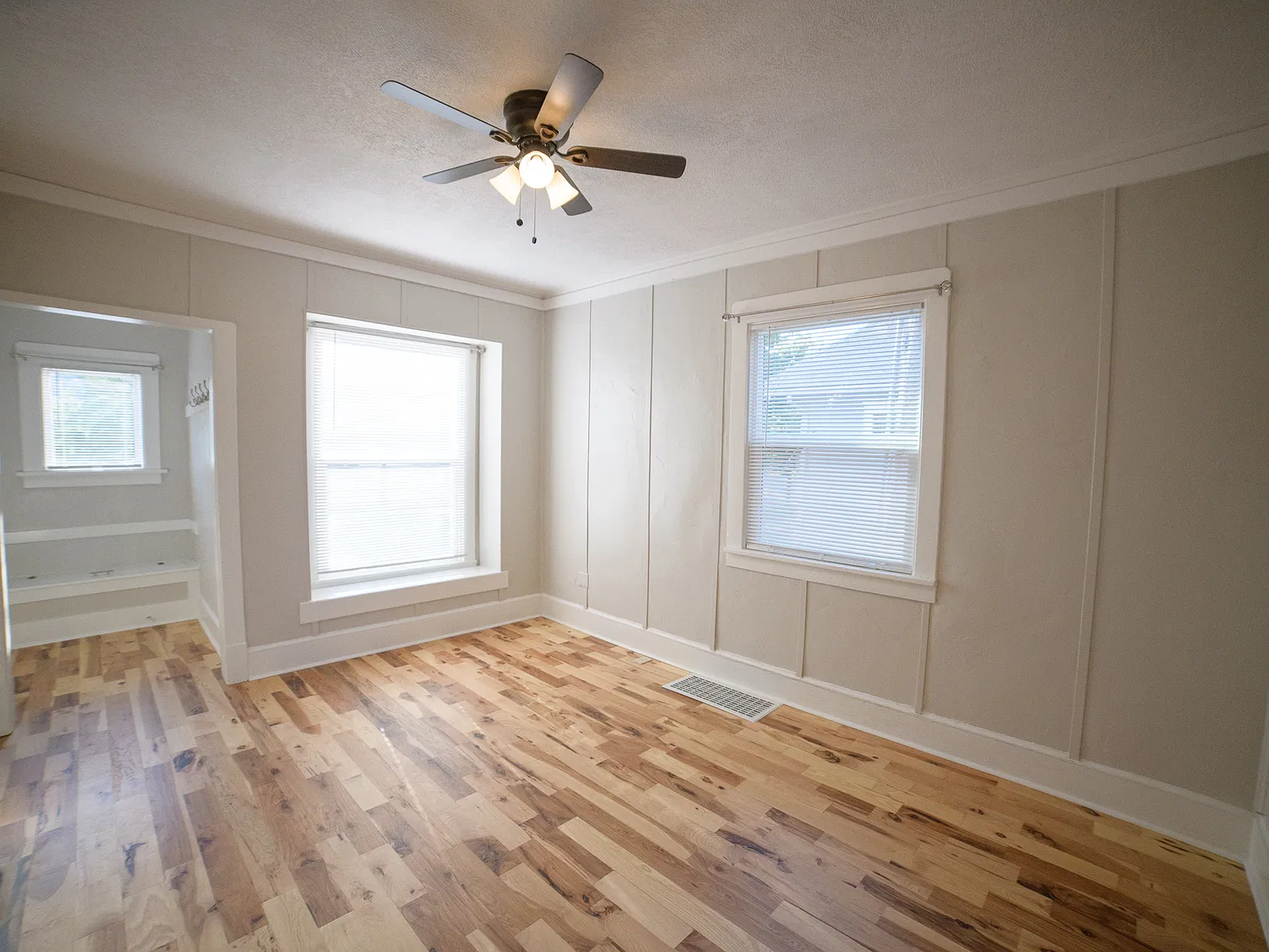 2 Bedrooms | 1 Bathroom | Large Unfinished Basement — Photo 2