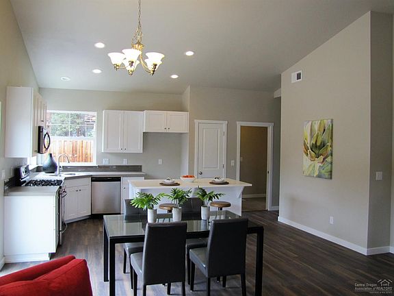 5th image of 61515 SE Lincoln Ln