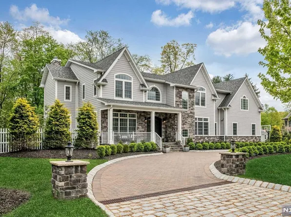 123 Maple St, Haworth, NJ 07641