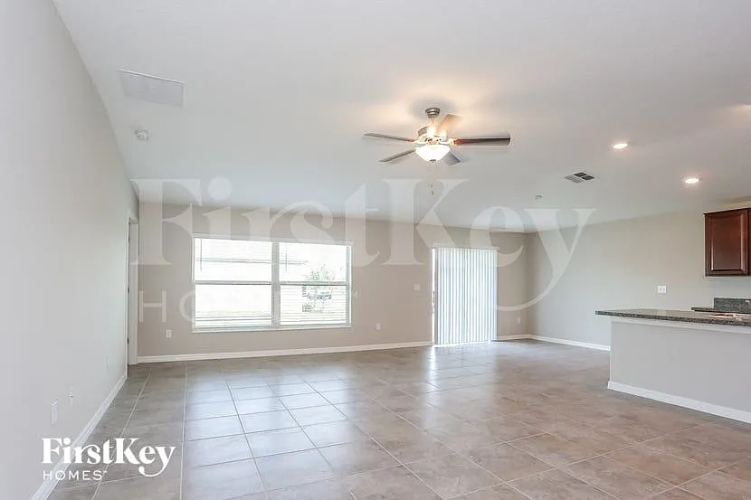 Building Photo - 5001 White Chicory Dr