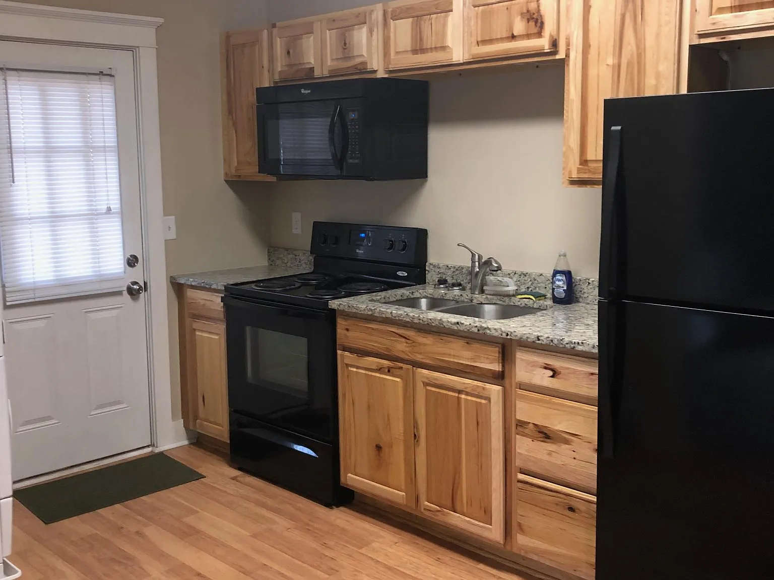 2 bed, 850 sqft, $1,325 — Photo 2