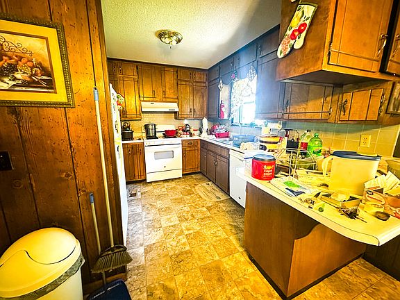 2nd image of 775 Lonoke Ln