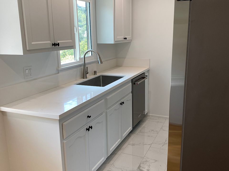 Newer kitchen with dishwasher