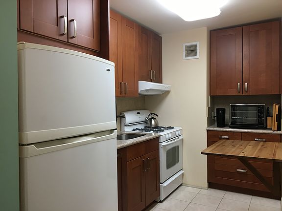 Kitchen - 10' x 6.5' - Clean