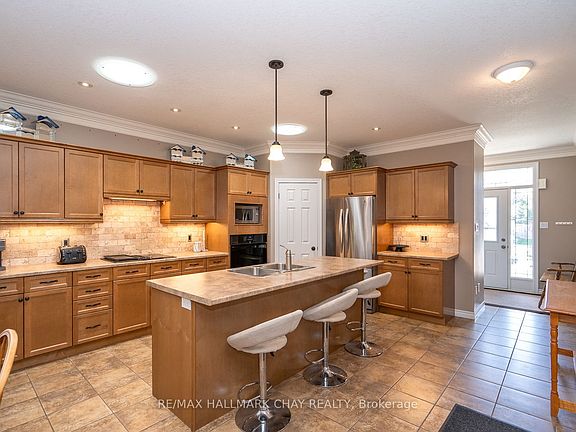 2nd image of 57 Irwin Cres