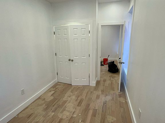 5th image of 1043 Longfellow Ave #2R