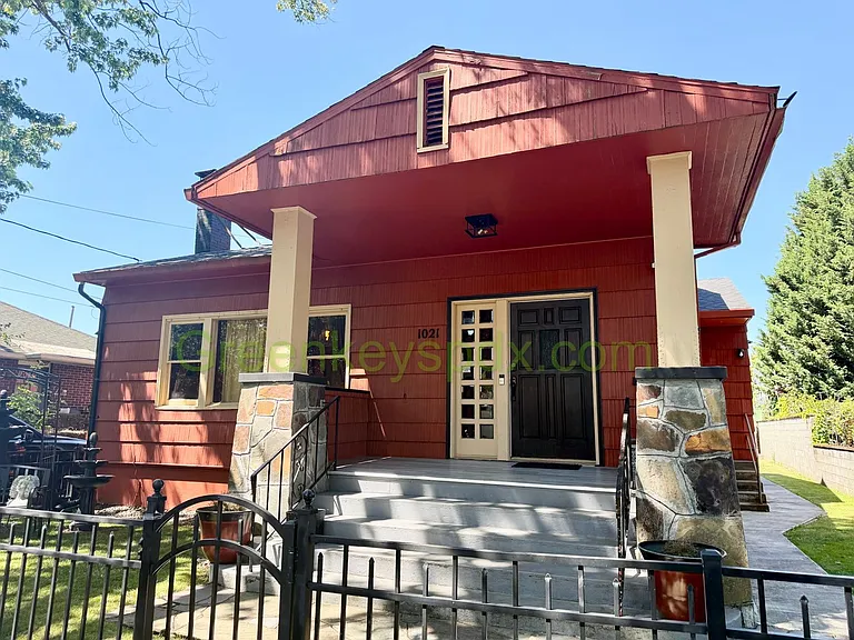 1021 N Jessup St — Photo 3