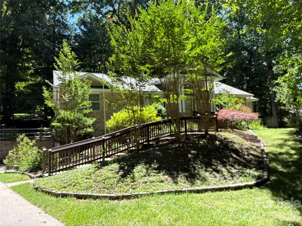 206 Camellia Way, Laurel Park, NC 28739