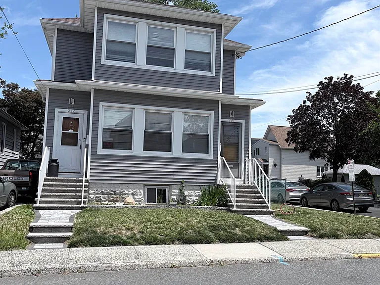 210 Franklin St #2 — Photo 9