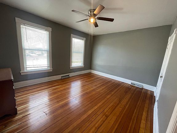 2nd image of 2409 4th St NE