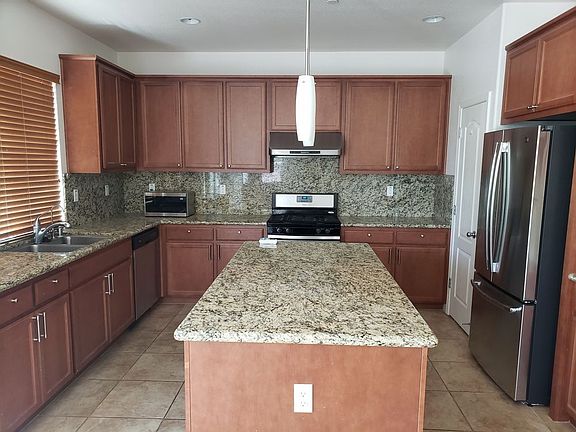 4th image of 1348 Hadley Dr