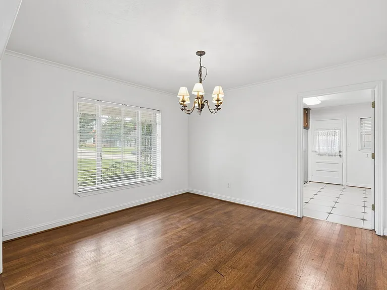 1108 Larchmont Ln — Photo 13