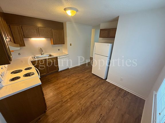 5th image of 705 Meadowbrook Dr #B
