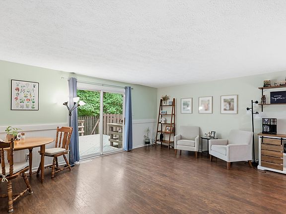 5th image of 9457 Timber View Dr